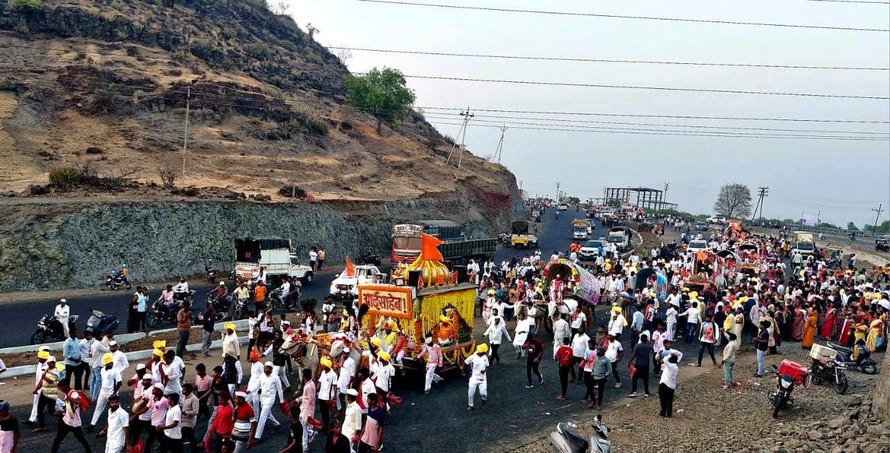 शेकडो ग्रामस्थांच्या उपस्थित जानईदेवी पदयात्रापालखी सोहळा मार्गस्थ