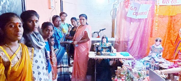 वाकेश्‍वरमध्ये ‘नवशक्ती महिला बचतगटा’तर्फे हळदी-कुंकवासह आरोग्य साहित्याचेही वाटप