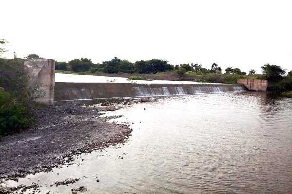 दुष्काळी माण तालुक्यात पावसाळ्याच्या पहिल्या टप्प्यात पाणीच पाणी  