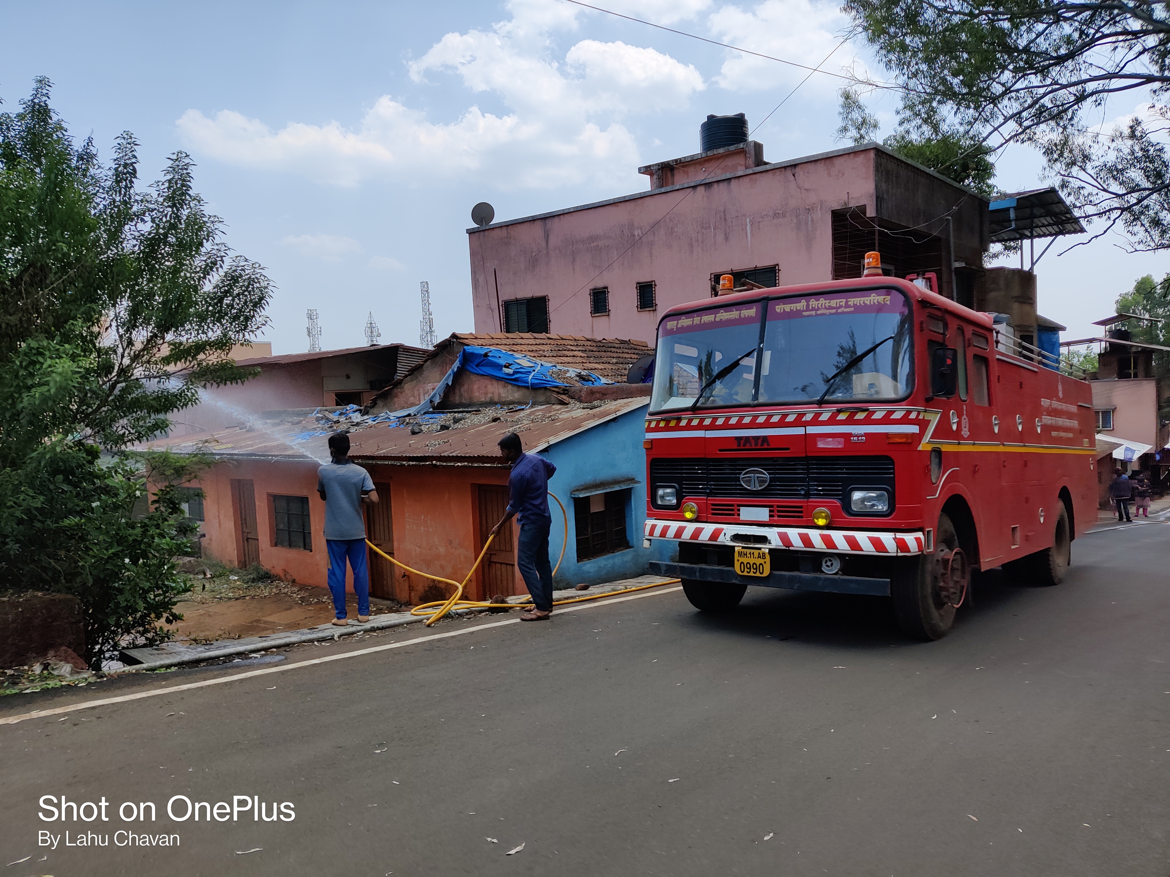 पाचगणी पालिकेतर्फे आंबेडकर कॉलनीमध्ये सोडीयम हायपोक्लोराईडची फवारणी