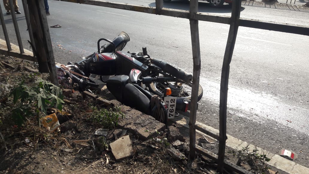 ट्रकच्या धडकेत दोनजण जागीच ठार  