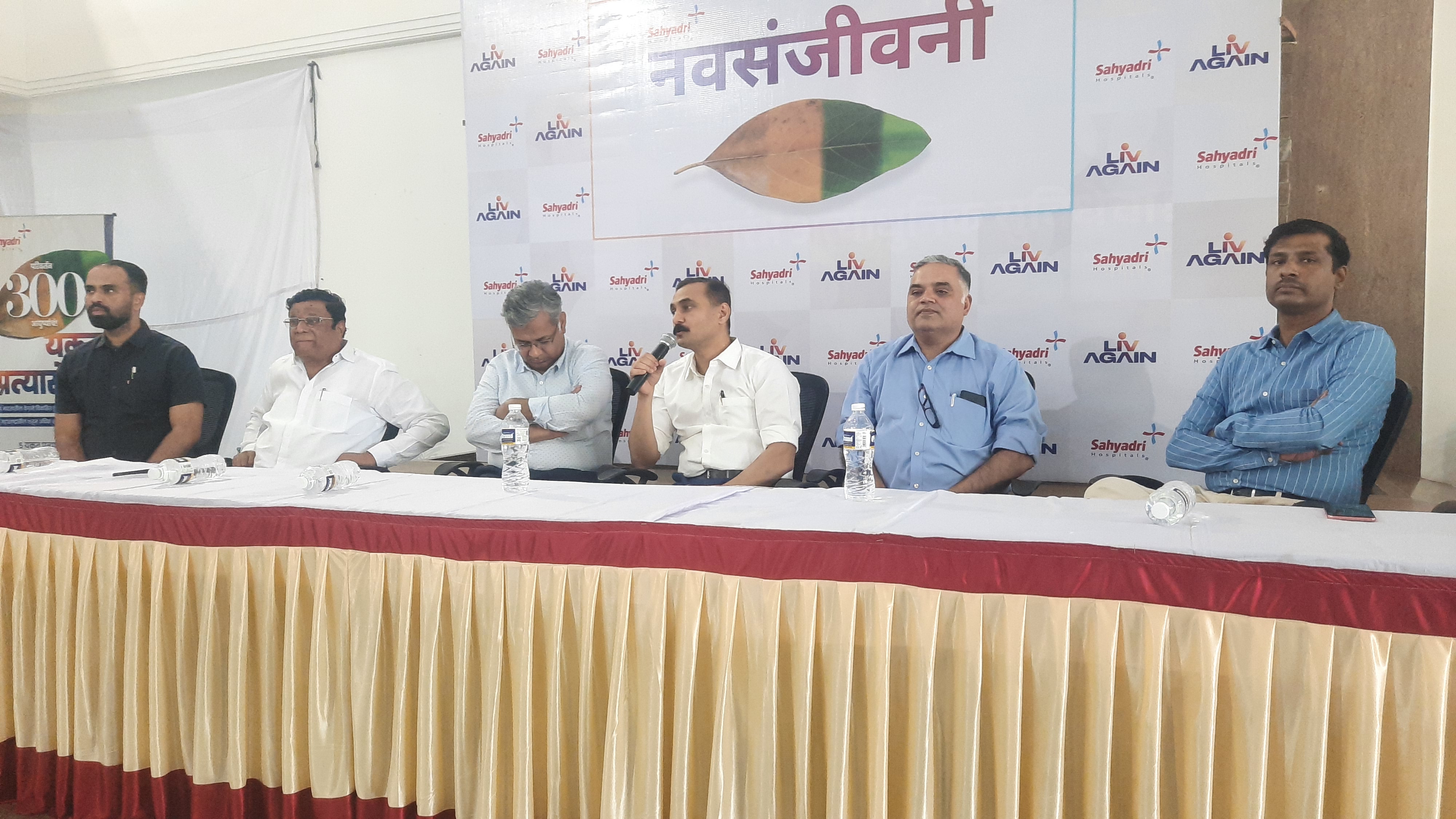  डॉक्टरवर एकाच वेळी तीन शस्त्रक्रिया; एओटिक वॉल्व्ह रिप्लेसमेंट, बायपास शस्त्रक्रिया, यकृत प्रत्यारोपण 