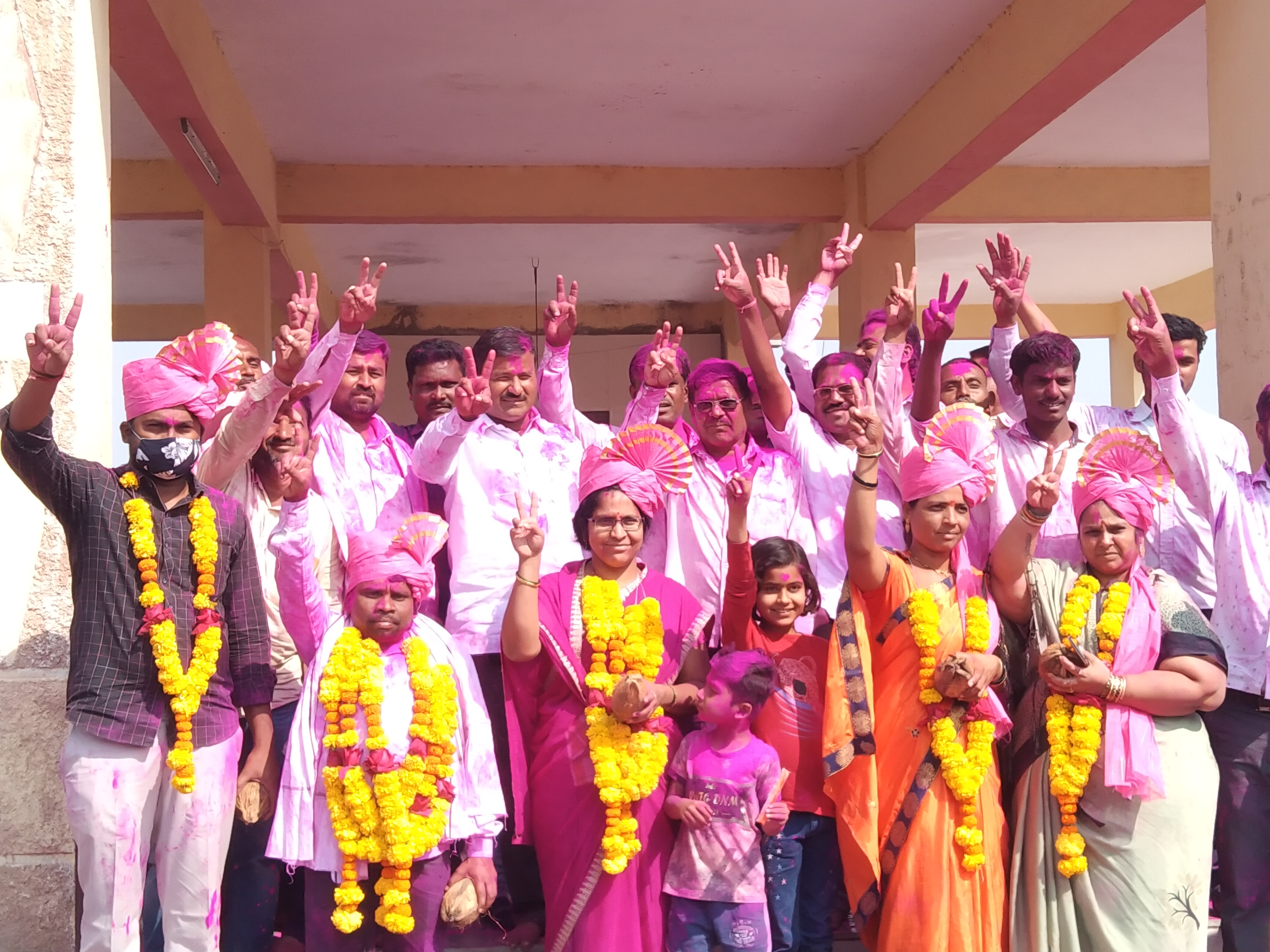 शेनवडीच्या सरपंचपदी लीना कदम तर उपसरपंचपदी सचिन वाघमारे यांची निवड