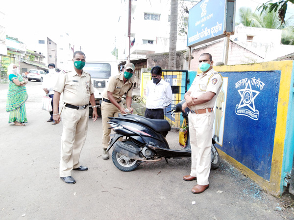 सातारारोड येथे विना मास्क फिरणार्‍यांवर पोलिसांची कारवाई 