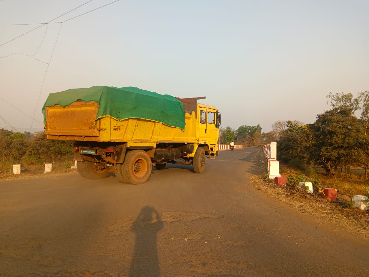 माती व्यावसायिकांची प्रशासनाच्या हातावर तुरी... 
