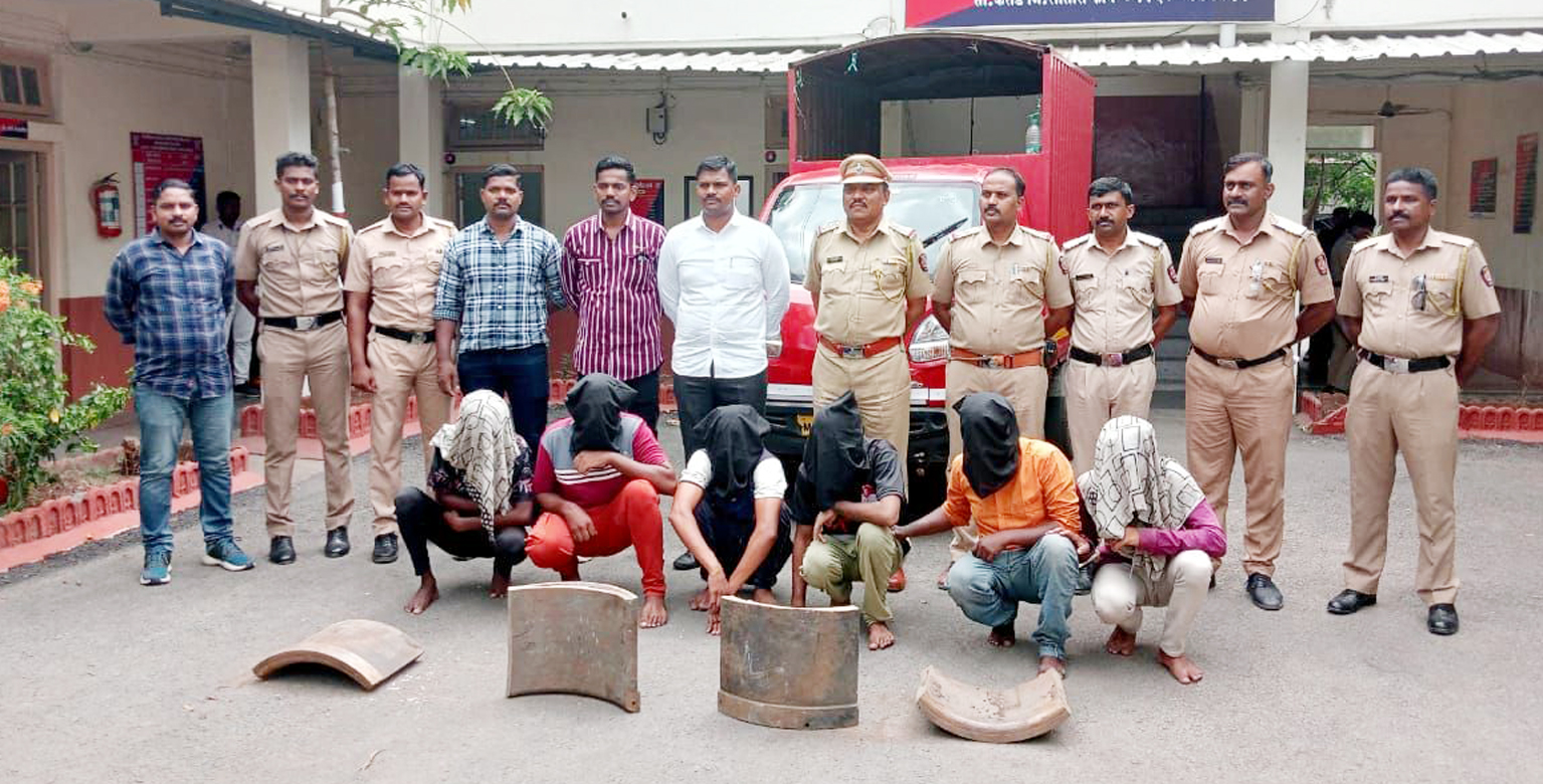 विरवडे येथे घरफोडी करणारी टोळी जेरबंद  