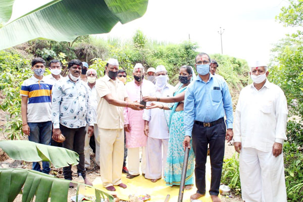 राऊतवाडी येथे फळबाग योजनेंतर्गत 40 चिंचेच्या झाडांची लागवड