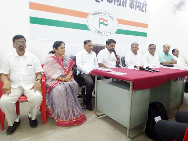 केंद्रातील चुकीच्या धोरणामुळे देशातील लोकशाही धोक्यात