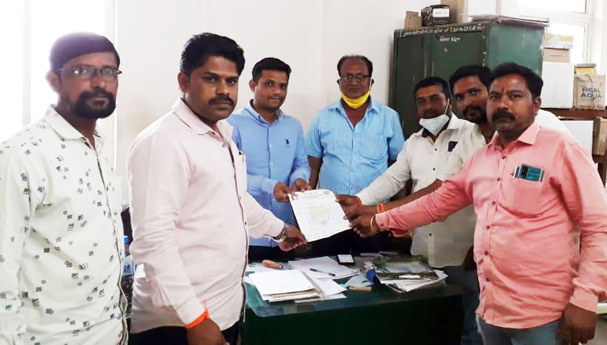 शिवसैनिकांवर खोटे गुन्हे दाखल करणार्‍या अधिकार्‍यांचा निषेध