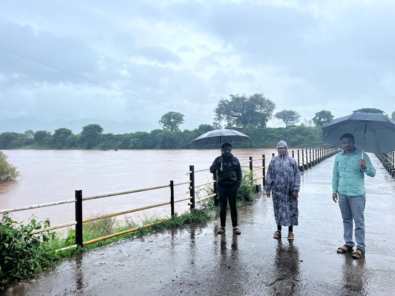 अतिवृष्टीच्या पार्श्वभूमीवर पाच तालुक्यातील शाळा महाविद्यालयांना गुरुवारी सुट्टी