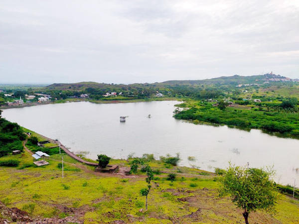 संततधार पावसामुळे शिंगणापूरच्या पुष्कर तलावाच्या पाणीपातळीत वाढ