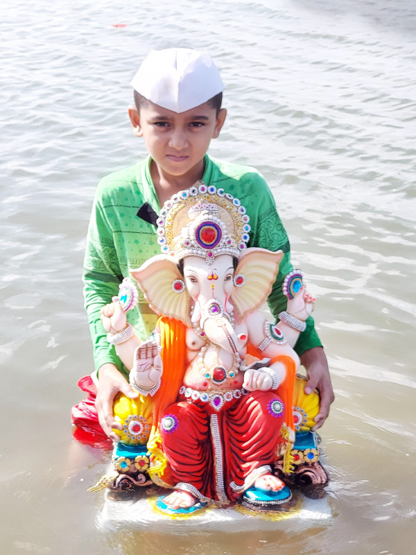 पुसेगावमध्ये घरगुती गणपती बाप्पाचे जड अंत:करणाने विसर्जन