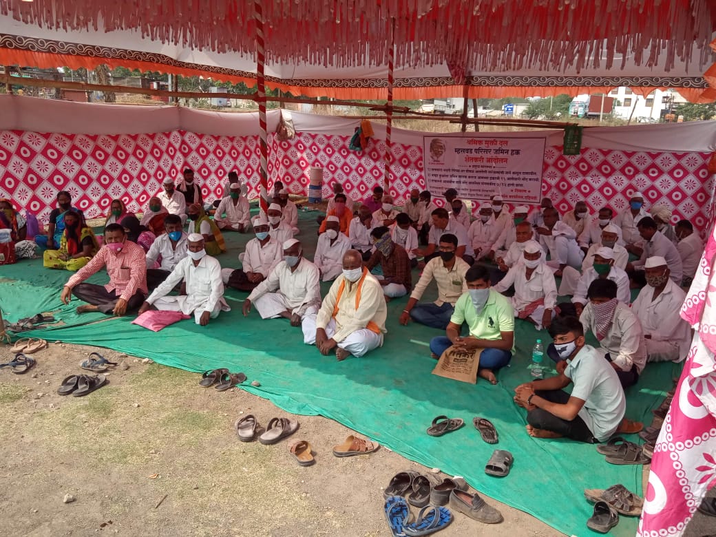 शेतकर्‍यांच्या हाती आणेवारी नोंद केलेला सातबारा द्यावा अन्यथा आंदोलन सुरूच ठेवणार