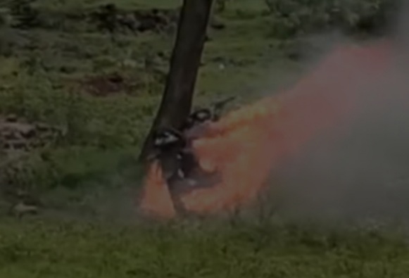 दरोडेखोरांची स्फोटके असलेली दुचाकी सापडली 