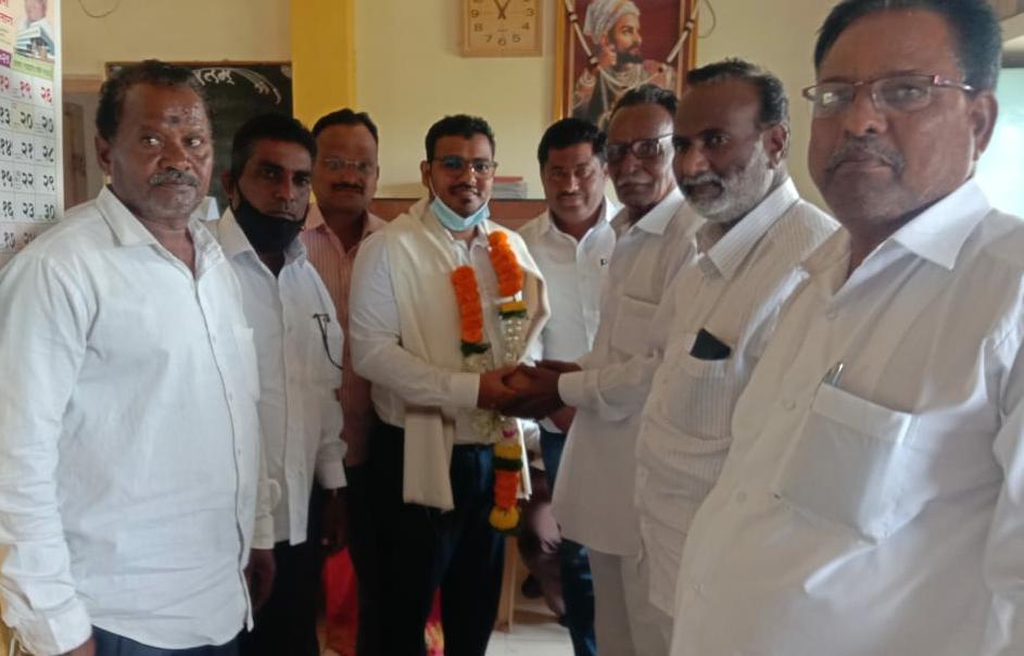 होळ सोसायटीचा कारभार राजकारणविरहीत