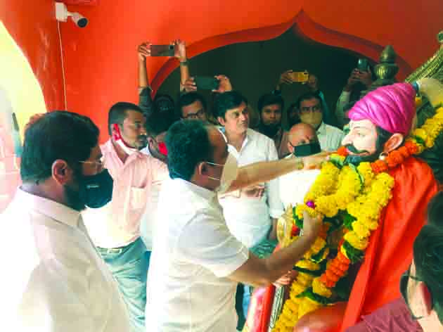 छ शिवाजी महाराजांना ना. एकनाथ शिंदेकडून अभिवादन 