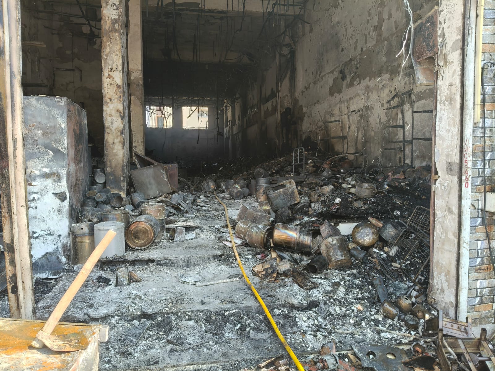 भांड्याच्या दुकानाला लागलेल्या आगीत चौघांचा मृत्यू 