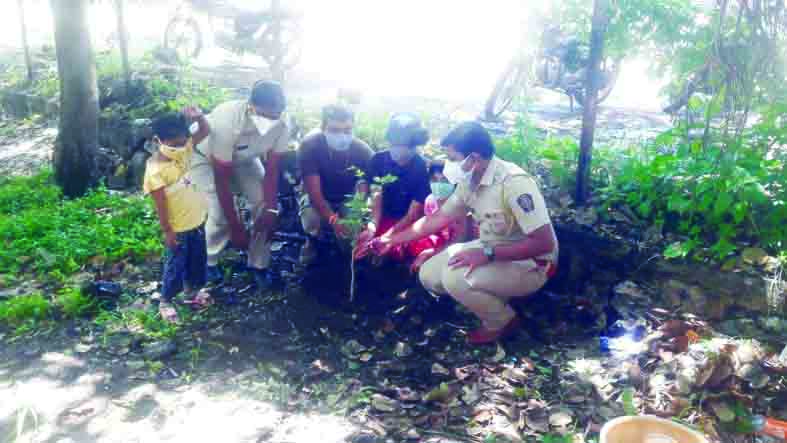 जागतिक पर्यावरण दिनानिमित्त वाठार पोलीस ठाण्यात वृक्षारोपण...