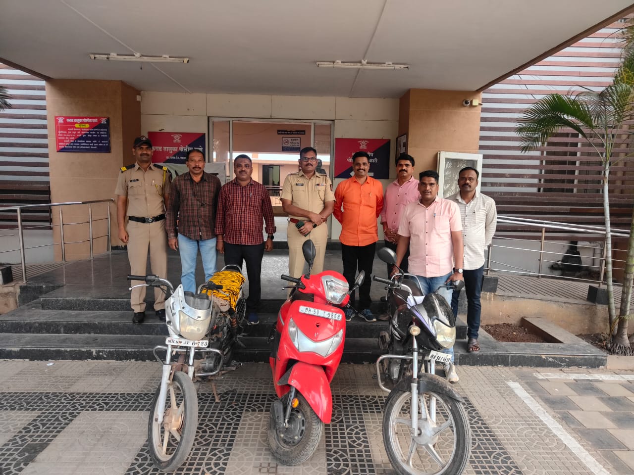 दुचाकी चोरणारे तीन अल्पवयीन मुले ताब्यात  