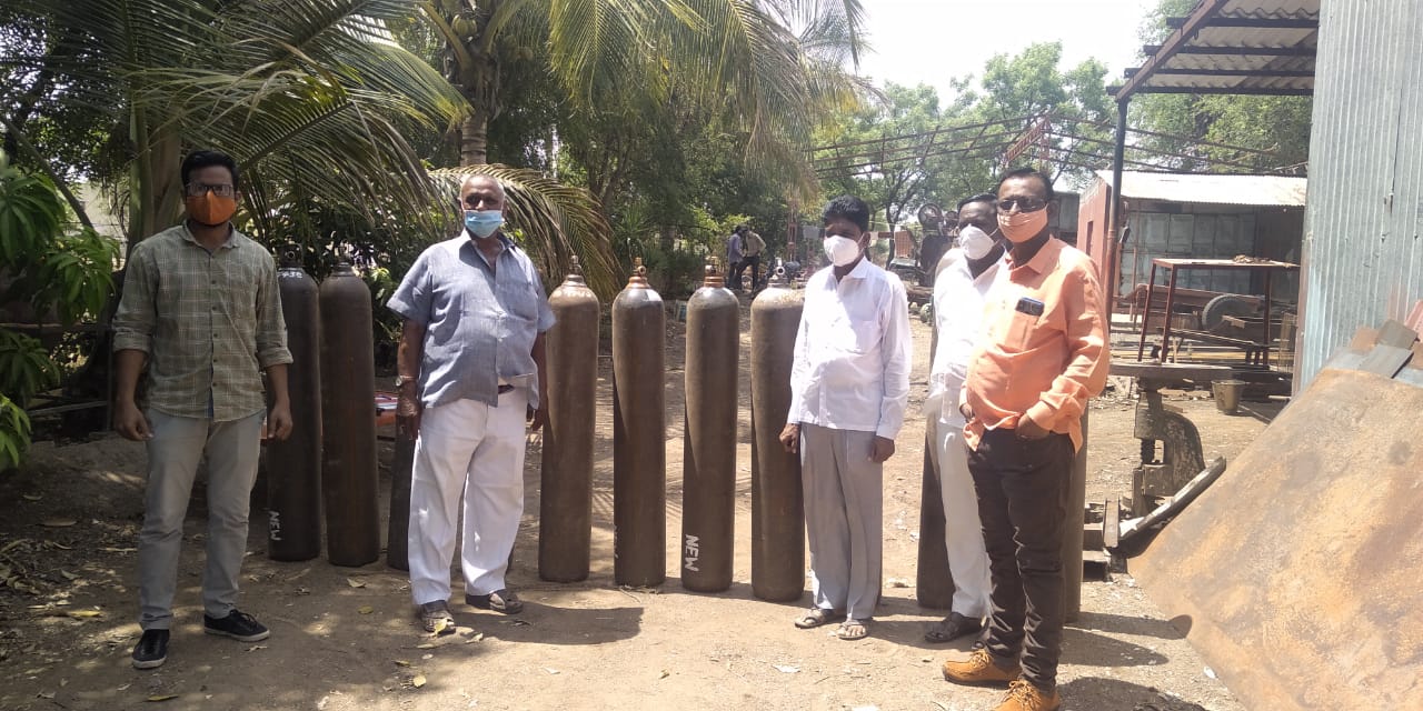 वर्कशॉप बंद करून ऑक्सिजन सिलिंडर दिले रुग्णांना