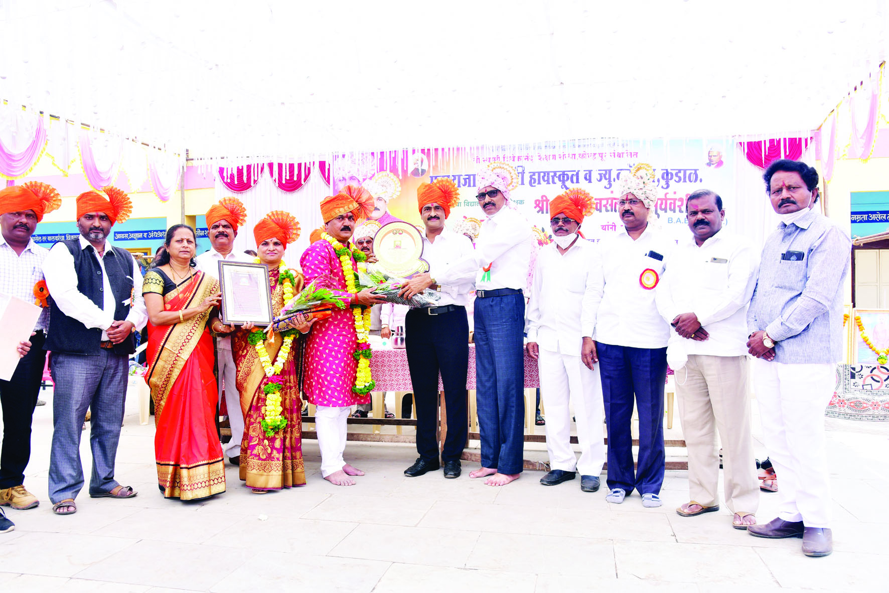 कितीही सुखद असली तरी सेवानिवृत्ती ही एक संपणारी वाट असते