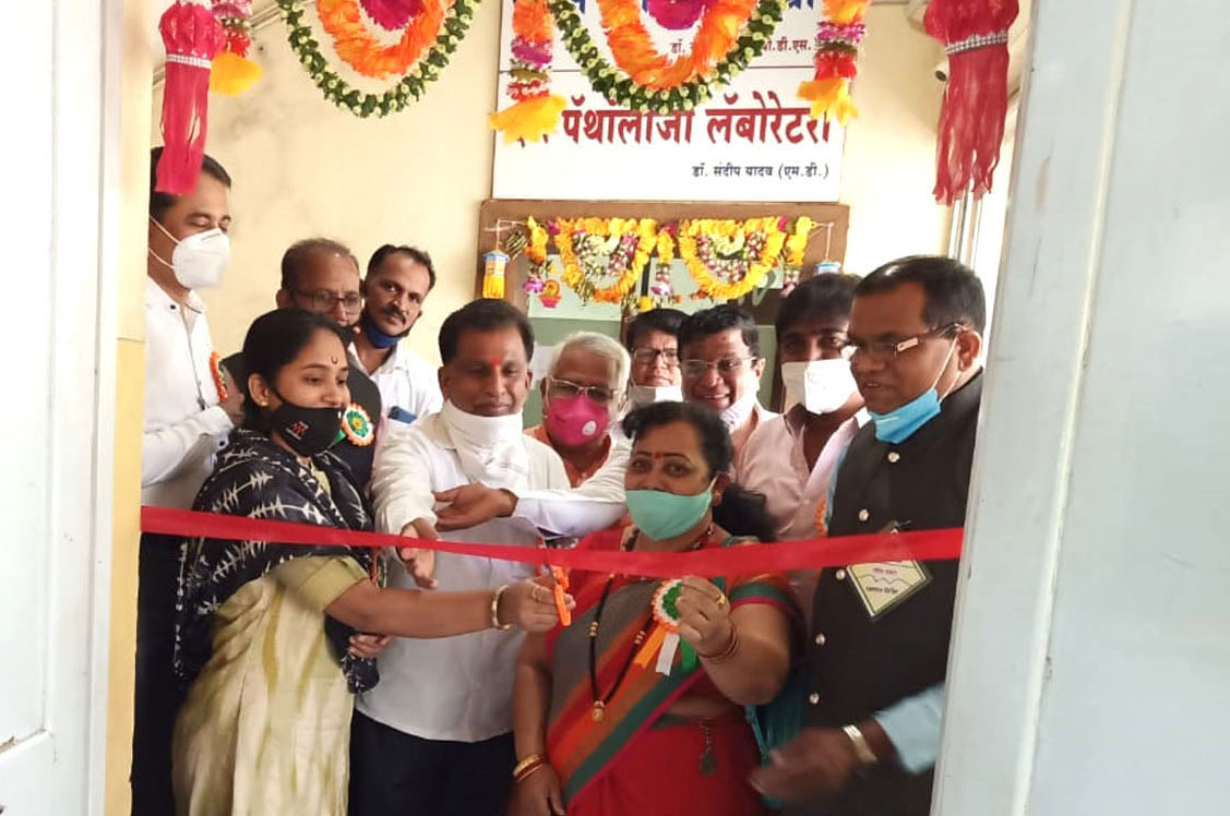 विजय दिवस समितीच्या रक्तदान  शिबीरास कराडकरांचा प्रतिसाद 