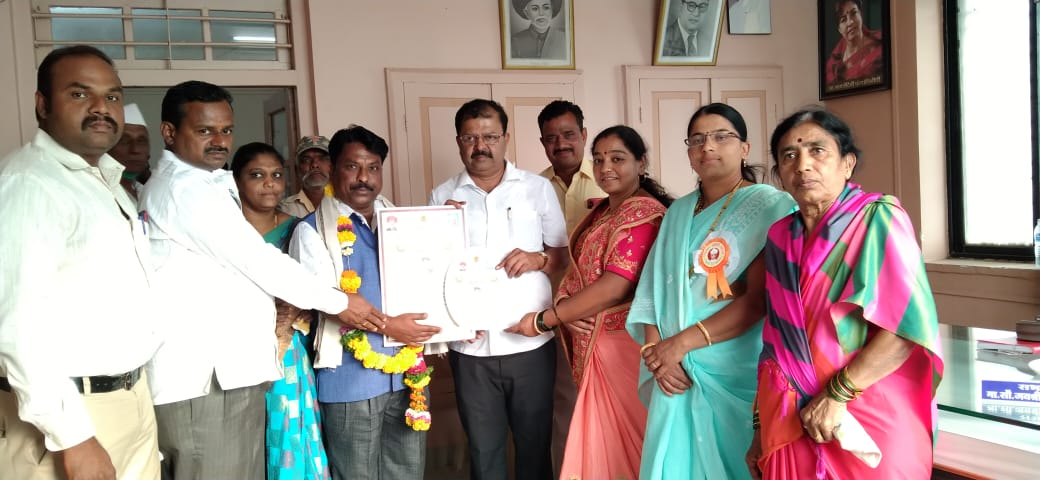 शंकर देशमाने ‘आदर्श शिक्षक’ पुरस्काराने सन्मानित