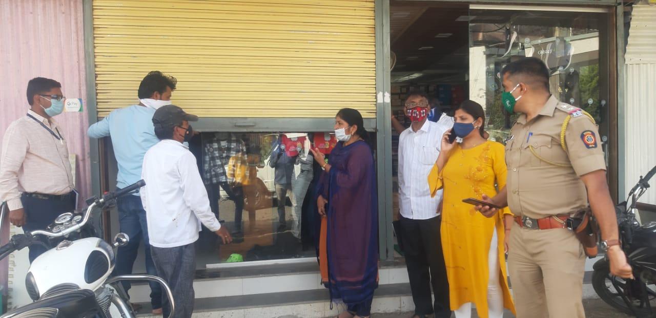 कोरेगावात कोरोनाविषयक नियमांना तिलांजली