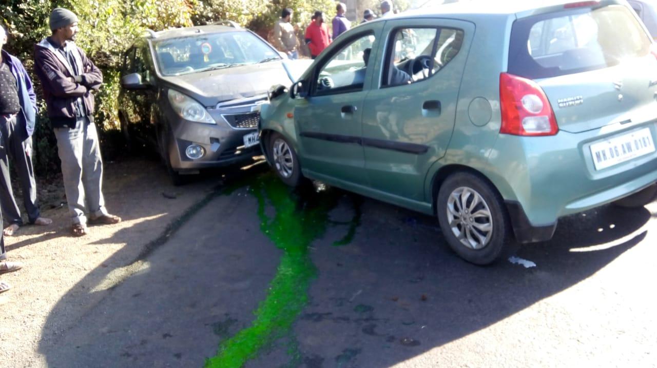 महाबळेश्‍वर-पाचगणी मार्गावर कारची समोरासमोर धडक