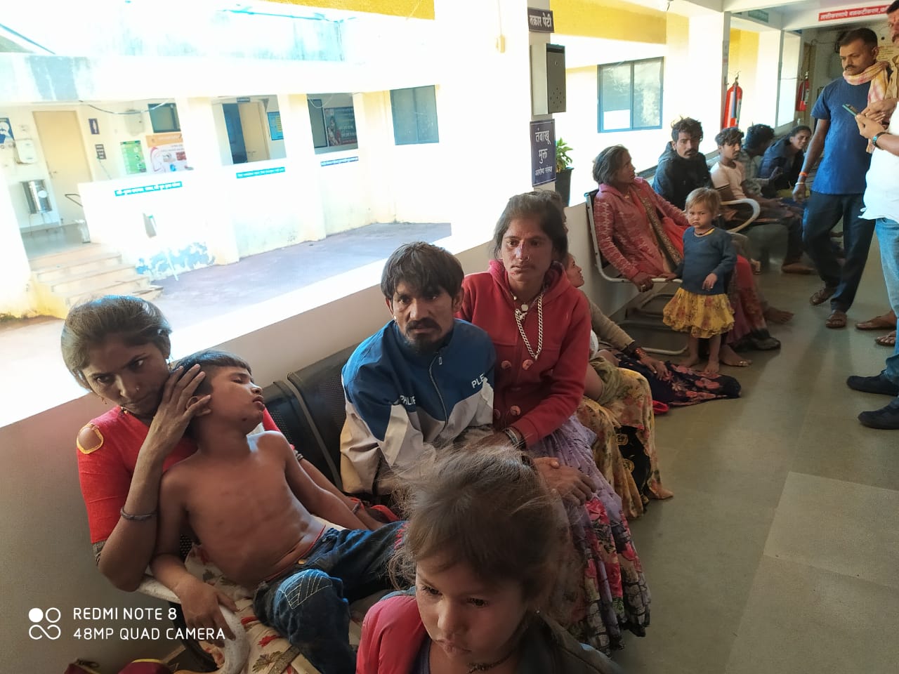 ब्रेक फेल होऊन 300 फूट दरीत गाडी कोसळली; 40 मजूर प्रवासी जखमी