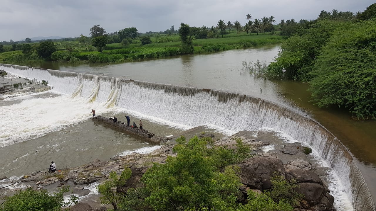 रामापूर - कमळापूर पूल पाण्याखाली  ; बलवडी बंधारा  ओव्हरफल्लो