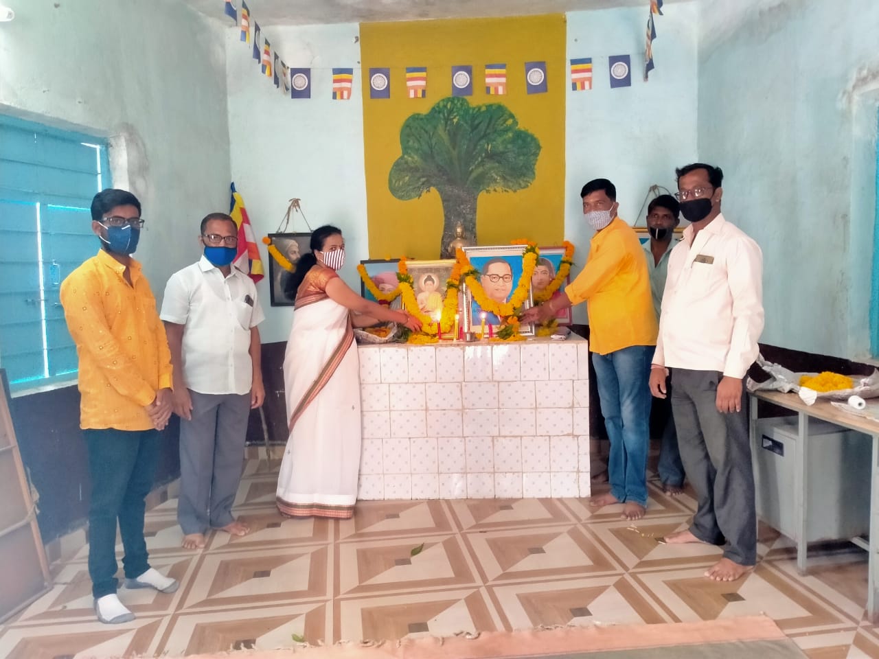 डाळमोडी येथे डॉ. बाबासाहेब आंबेडकर यांना अभिवादन