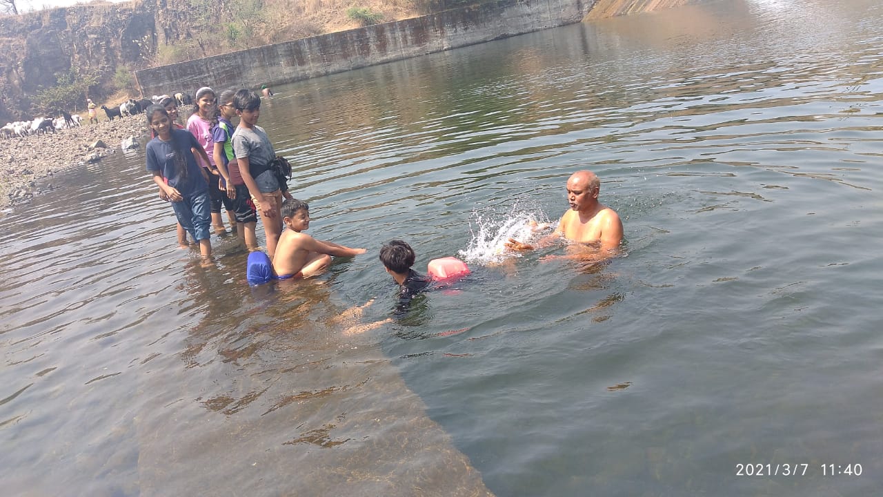 मुली व महिलांच्या सक्षमीकरणासाठी सरसावला भोंदवडेचा अवलिया शिक्षक