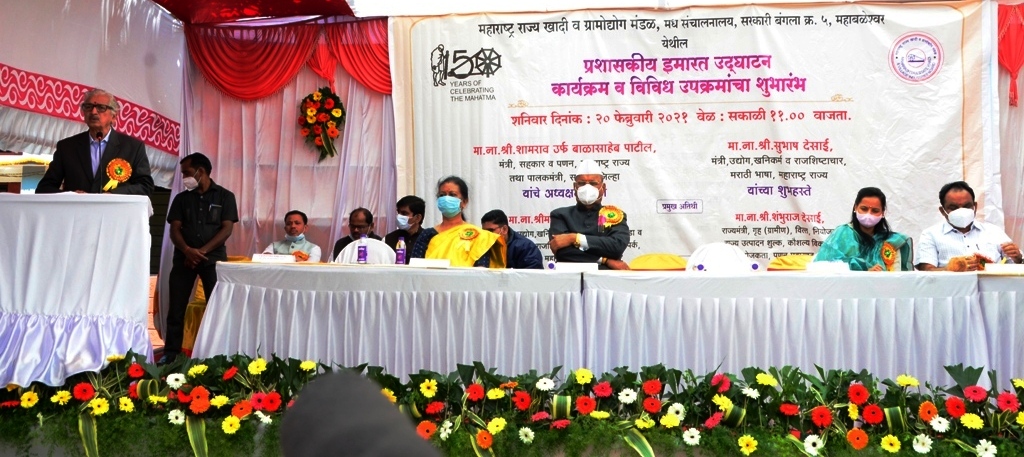 शेतकर्‍यांच्या नव्या पिढीने मधुमक्षी पालन व्यवसायाकडे वळावे