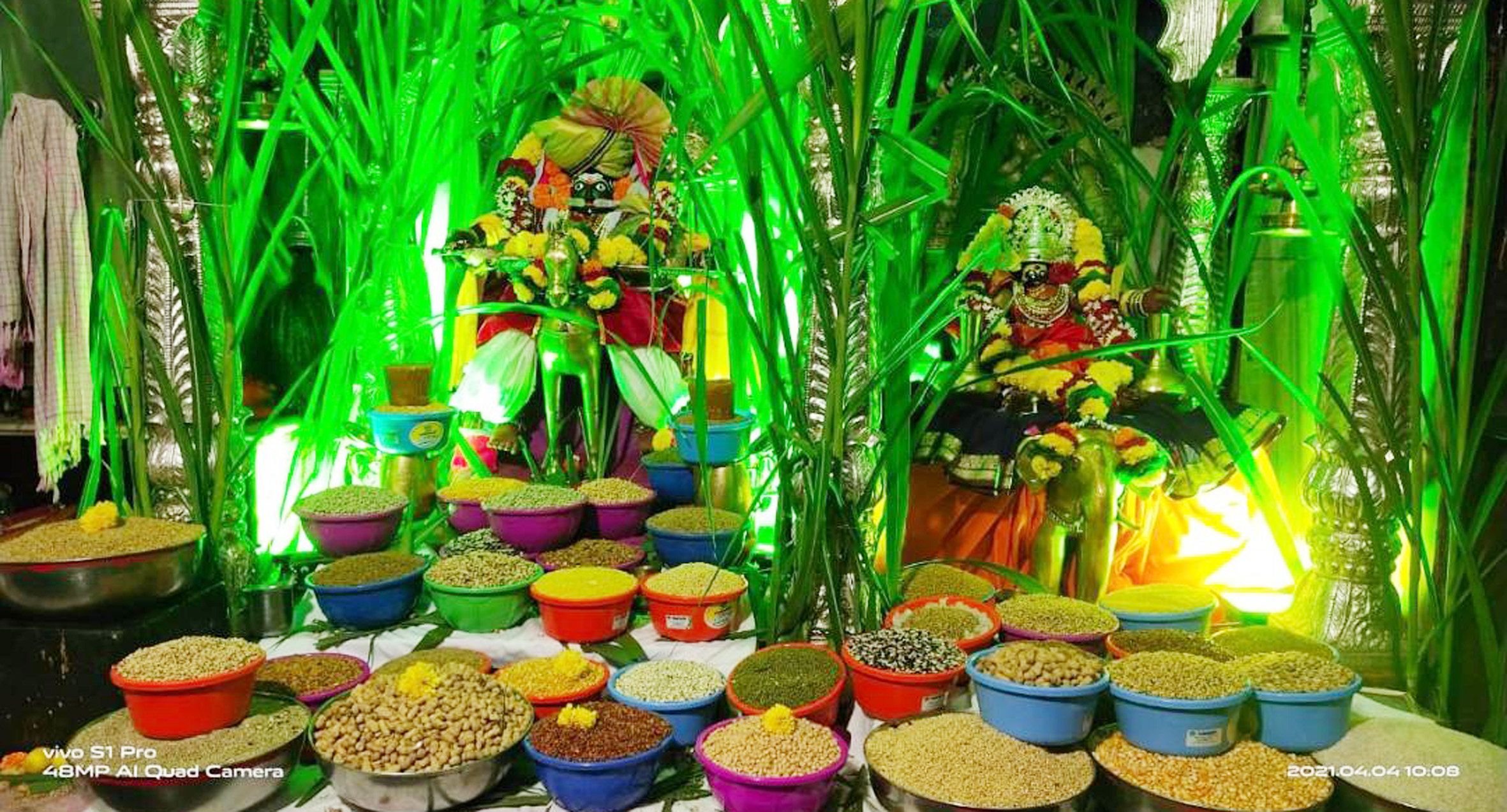 श्री सिद्धनाथ व माता जोगेश्‍वरीच्या चरणी कडधान्याची आरास