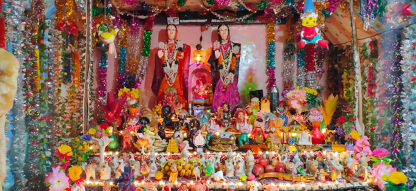 शिंगणापूरमध्ये गौराईच्या सजावटीतून महिलांनी दिला सामाजिक संदेश