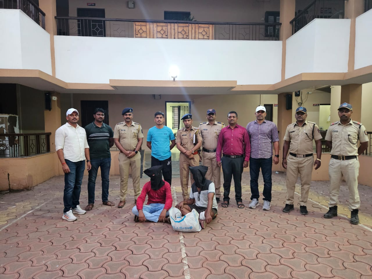 गांजाची तस्करी करणाऱ्या दोघांना अटक  