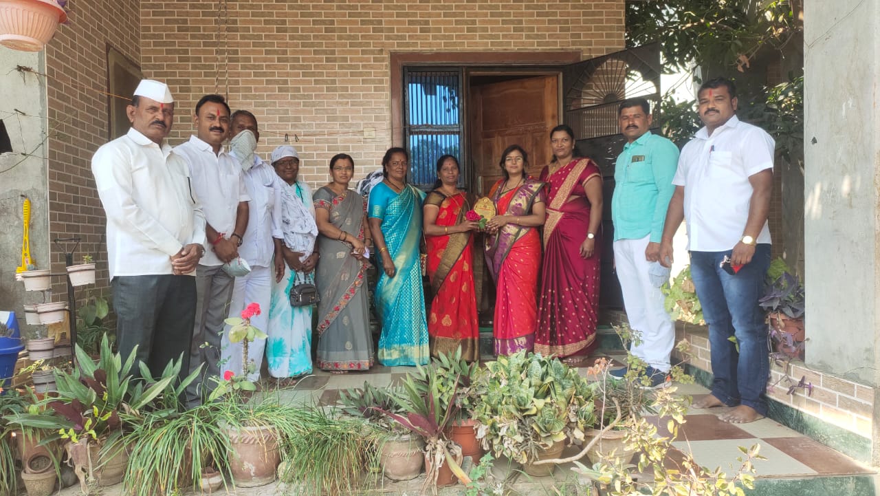 माण तालुक्यात महिला दिनी महिला शिक्षिकांचा सन्मान