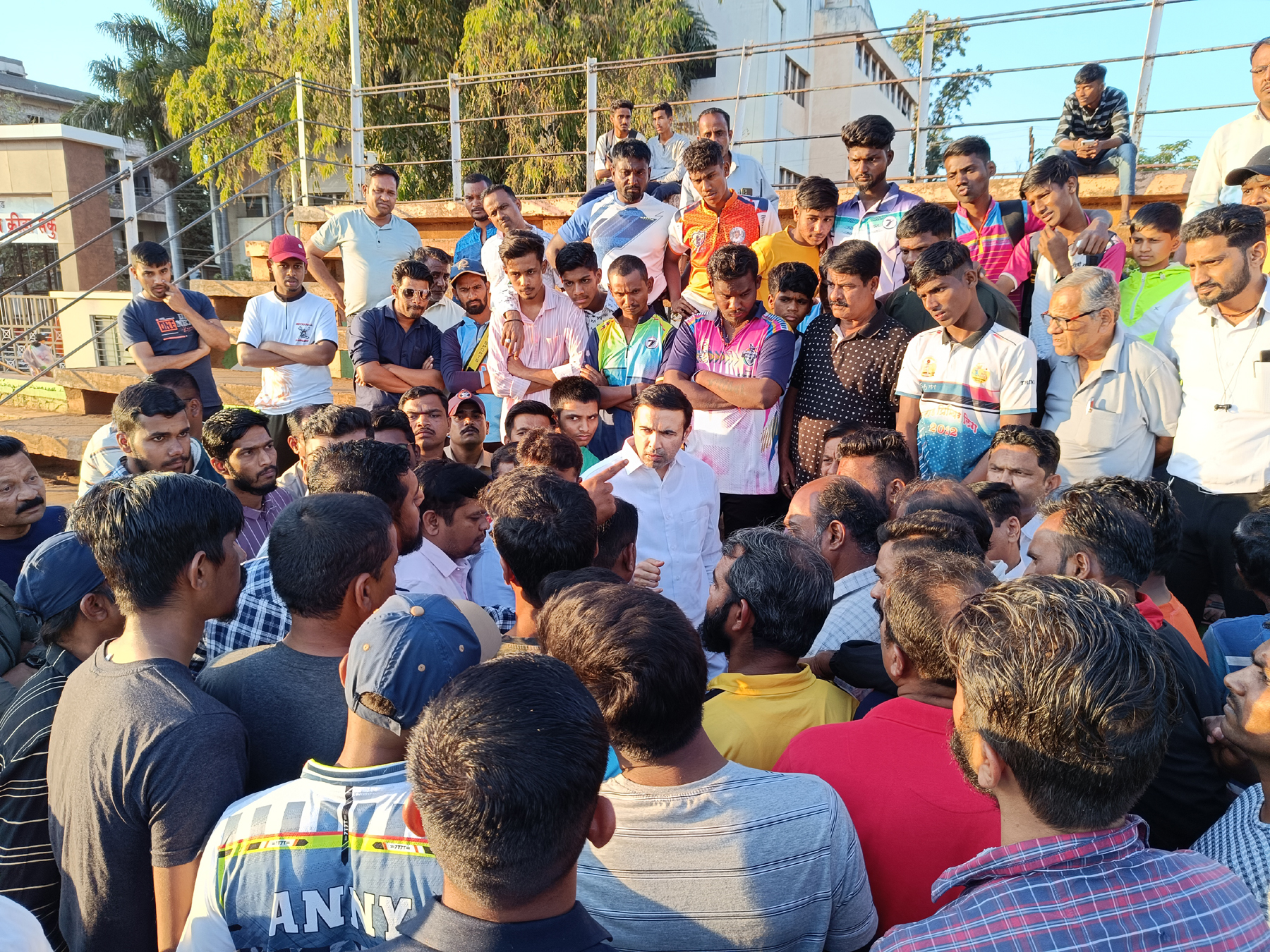  छत्रपती शिवाजी महाराज स्टेडियमच्या अत्याधुनिकीकरणासाठी सरसावले डॉ. अतुलबाबा भोसले  