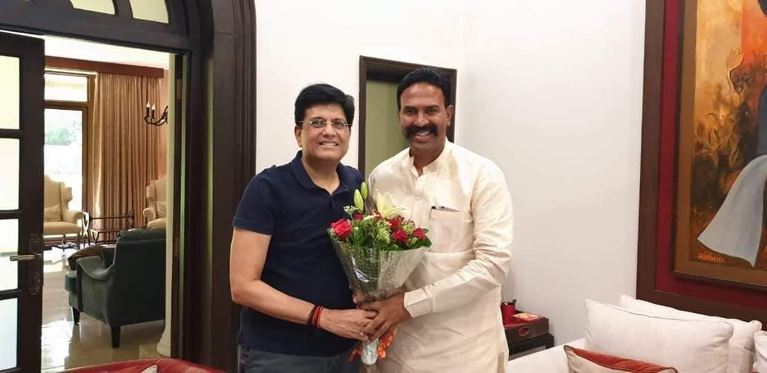 खा. रणजितसिंह नाईक-निंबाळकर यांच्यावर शुभेच्छांचा वर्षाव