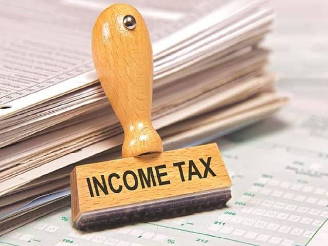 कराडमध्ये मोठ्या व्यावसायिकावर आयकर विभागाची  धाड