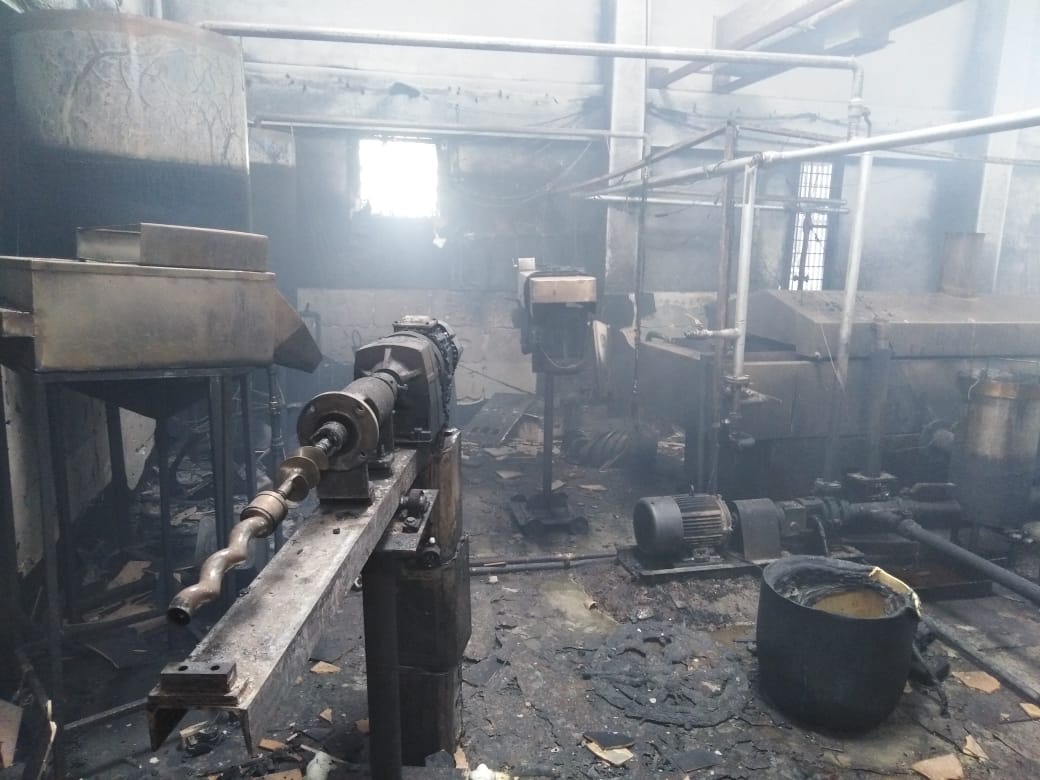 सातारारोड येथे फरसाण कंपनीला आग; दोन कोटीचे नुकसान