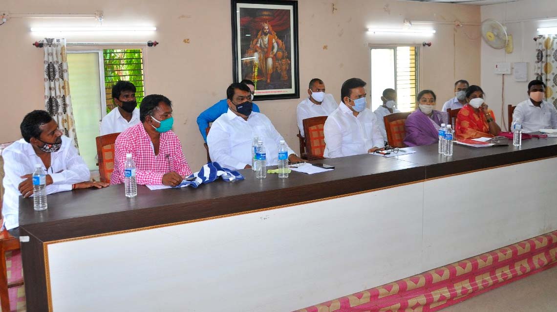 रुग्ण व नातेवाइकांची धावपळ कमी करण्याचा प्रयत्न करा