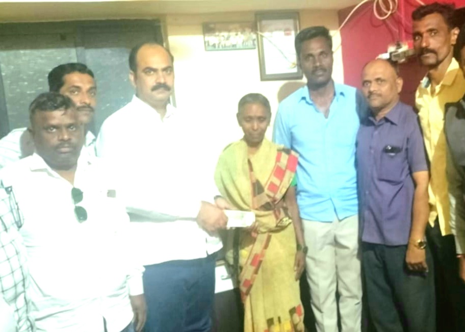 मनोजदादांच्या मदतीने हेलावली मने....  