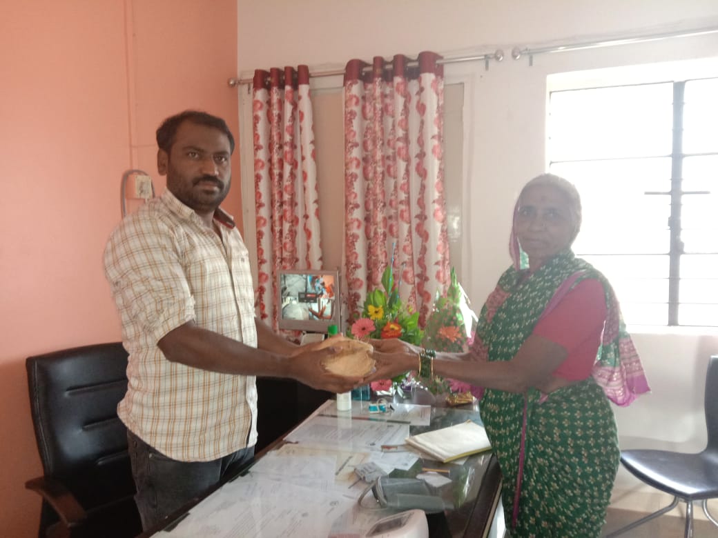 डॉ. ज्ञानेश्‍वर मोरे यांनी दुर्गम कांदाटी खोर्‍यातील महिलेची बोटीत केली यशस्वी प्रसूती