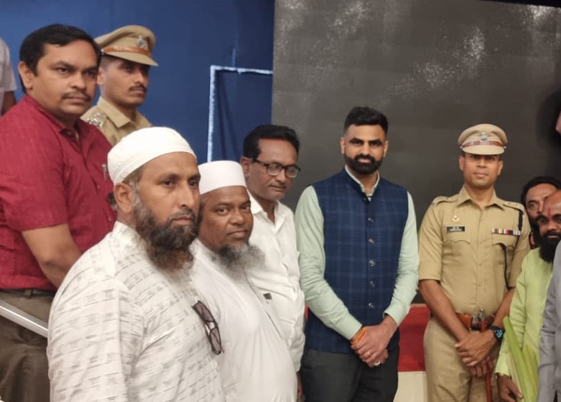 अनोखे हिंदू मुस्लिम ऐक्य : बकरी ईदला कुर्बानी न देण्याचा निर्णय