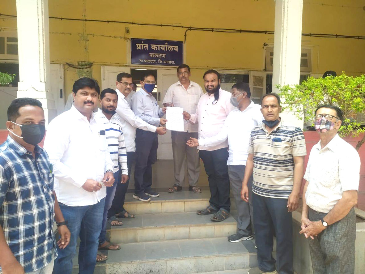 कडक निर्बंध पाळू; पण दुकाने सुरू करण्यास परवानगी द्या