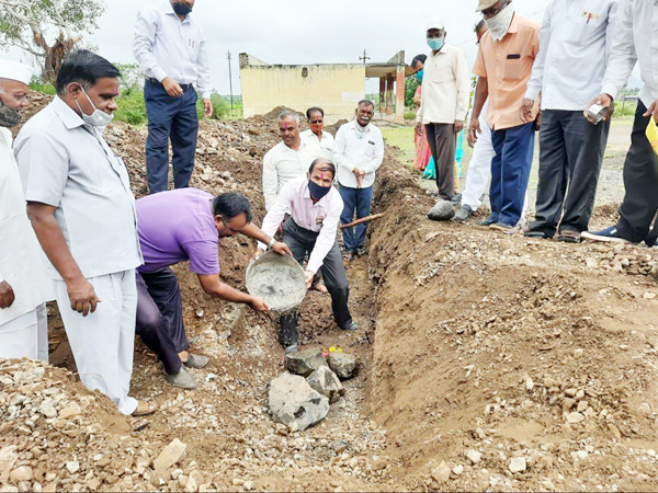 सिद्धनाथ विद्यालयाच्या अडीअडचणी सोडवण्यासाठी कटिबद्ध 
