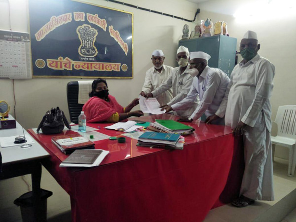 ‘सेवानिवृत्त संघटने’तर्फे मुख्यमंत्री सहाय्यता निधीसाठी दोन लाखांची मदत 