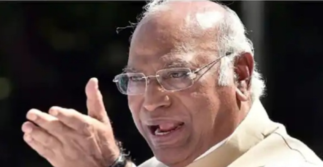 काँग्रेसच्या अध्यक्षपदाच्या निवडणुकीत खर्गे विजयी